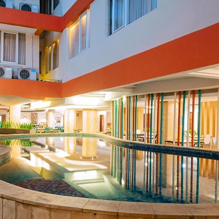 Siesta Legian Hotel Exterior photo