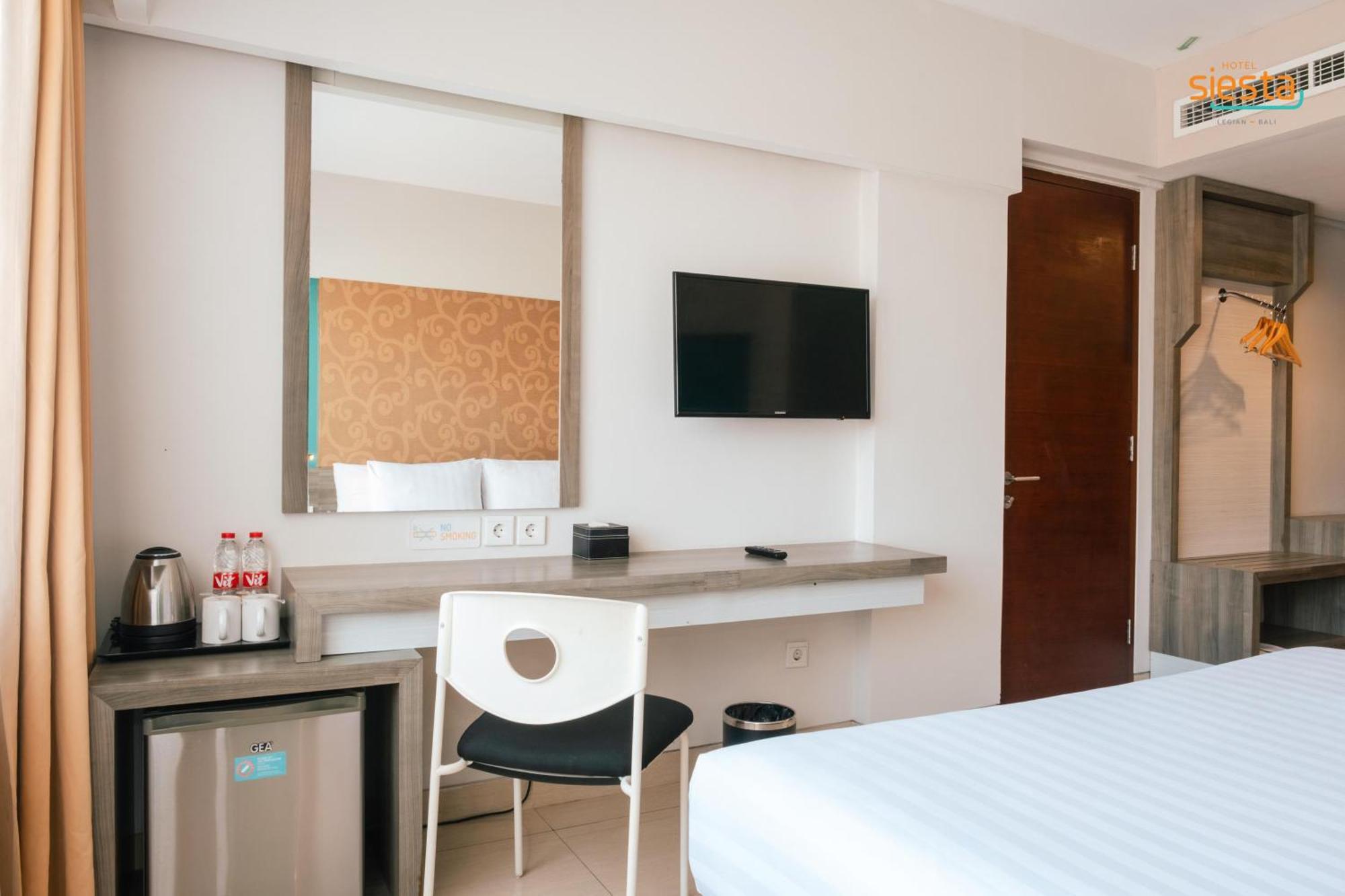 Siesta Legian Hotel Exterior photo