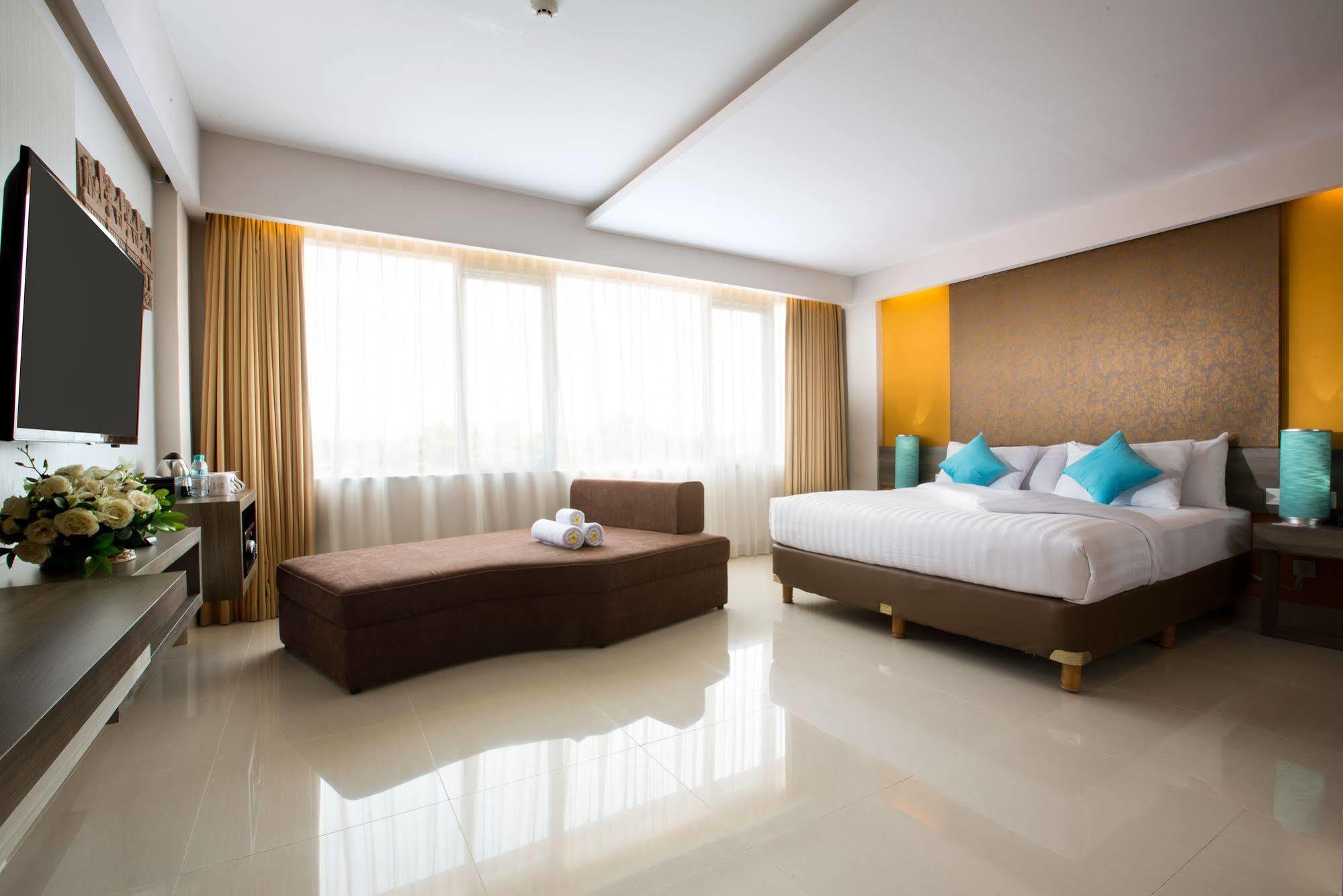 Siesta Legian Hotel Exterior photo